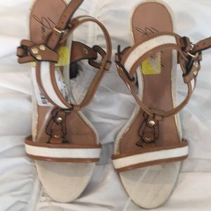 Badgley Mischkah sandals Sz 6.5 new white tan